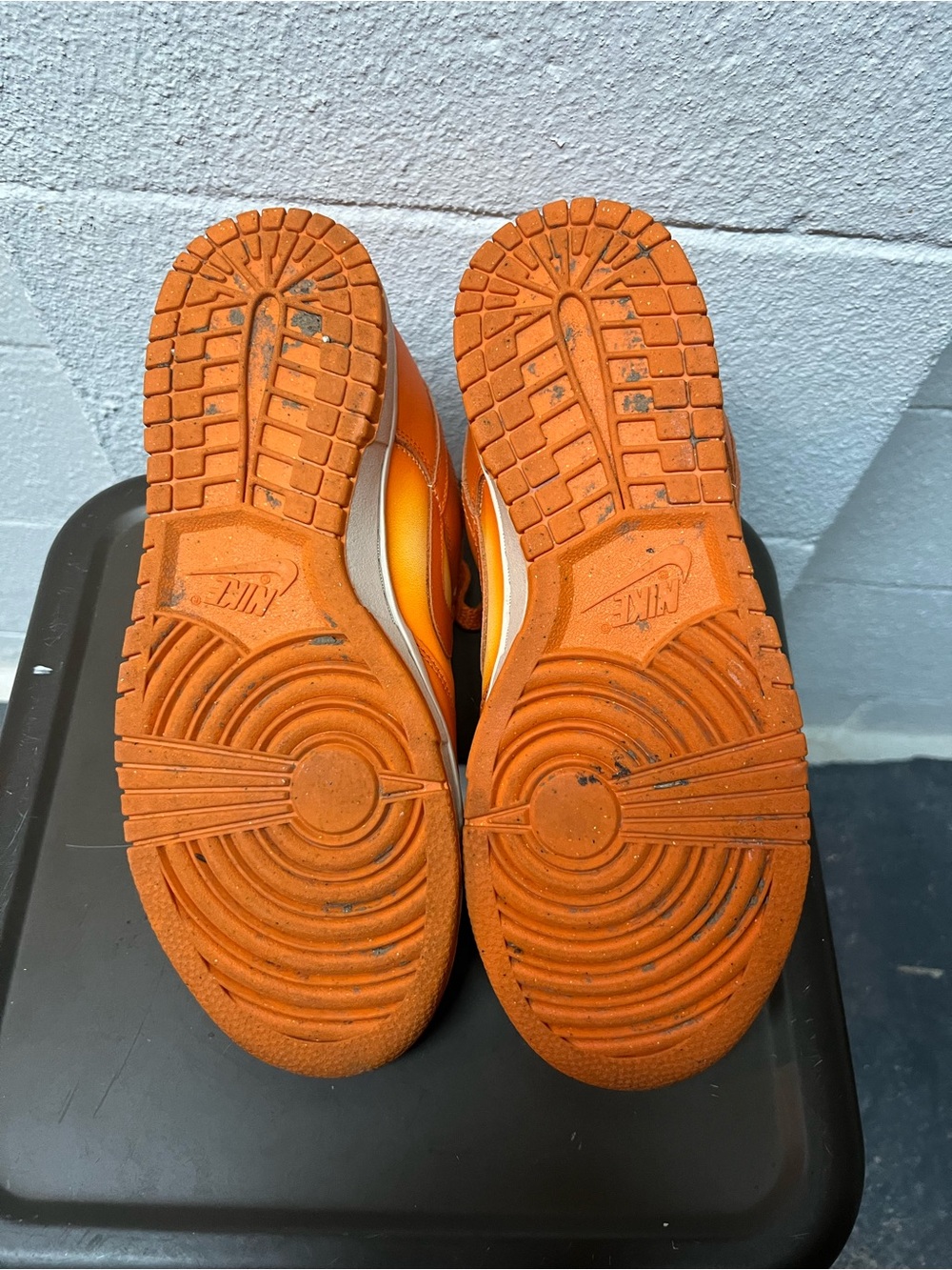Nike Low-Top Sneakers in Orange and Yellow Gradient - Picture 8 of 8